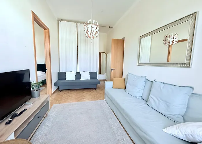 Tyzen39&38 Luxury Apartment